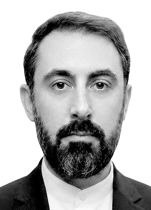 عقبنشینی یا واقعگرایی؟