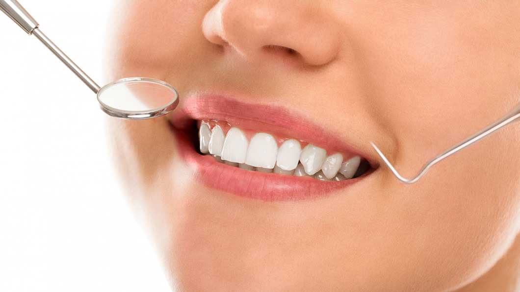 هزینه‌ی پنهان درمان دندان؛ چرا تأخیر گران‌تر از خودِ درمان است