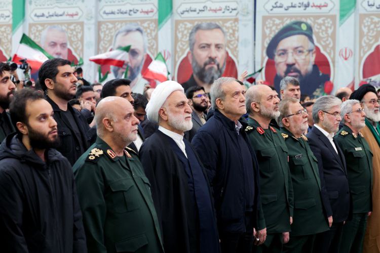 اشک ها و لبخندها در بزرگداشت شهید قاسم سلیمانی + عکس 6