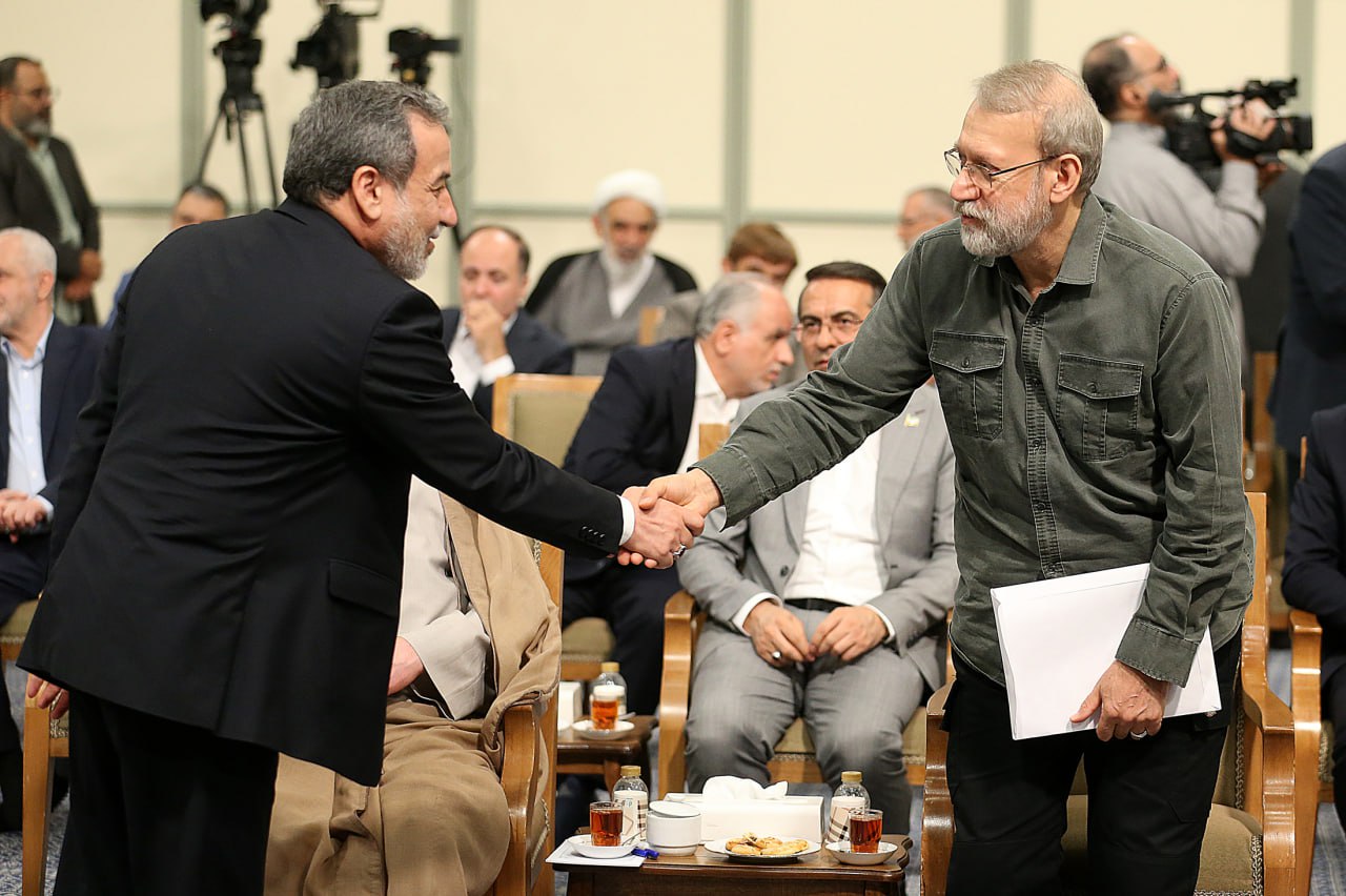 تیپ خاص علی لاریجانی در دیدار با رهبری / چهره خندان پزشکیان شکار دوربین ها شد + تصاویر 5