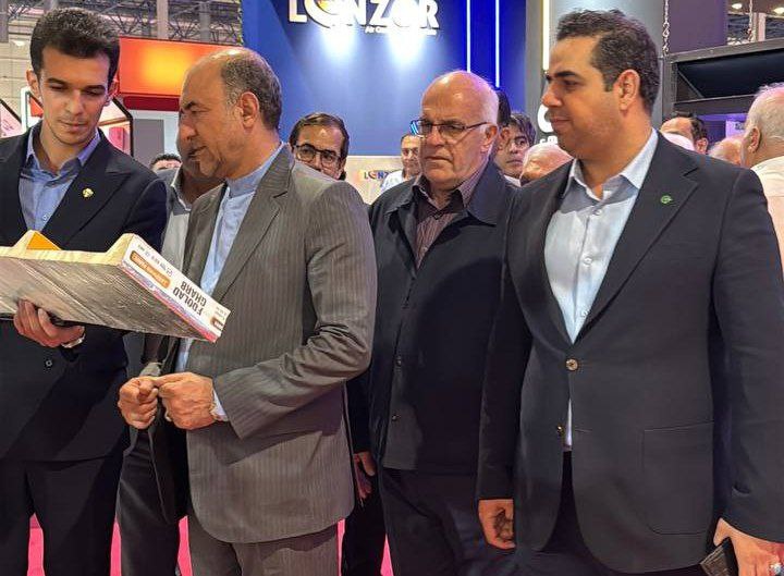 بازدید معاون هماهنگی امور عمرانی استانداری خراسان رضوی از غرفه شرکت فولاد غرب در نمایشگاه صنعت ساختمان 2