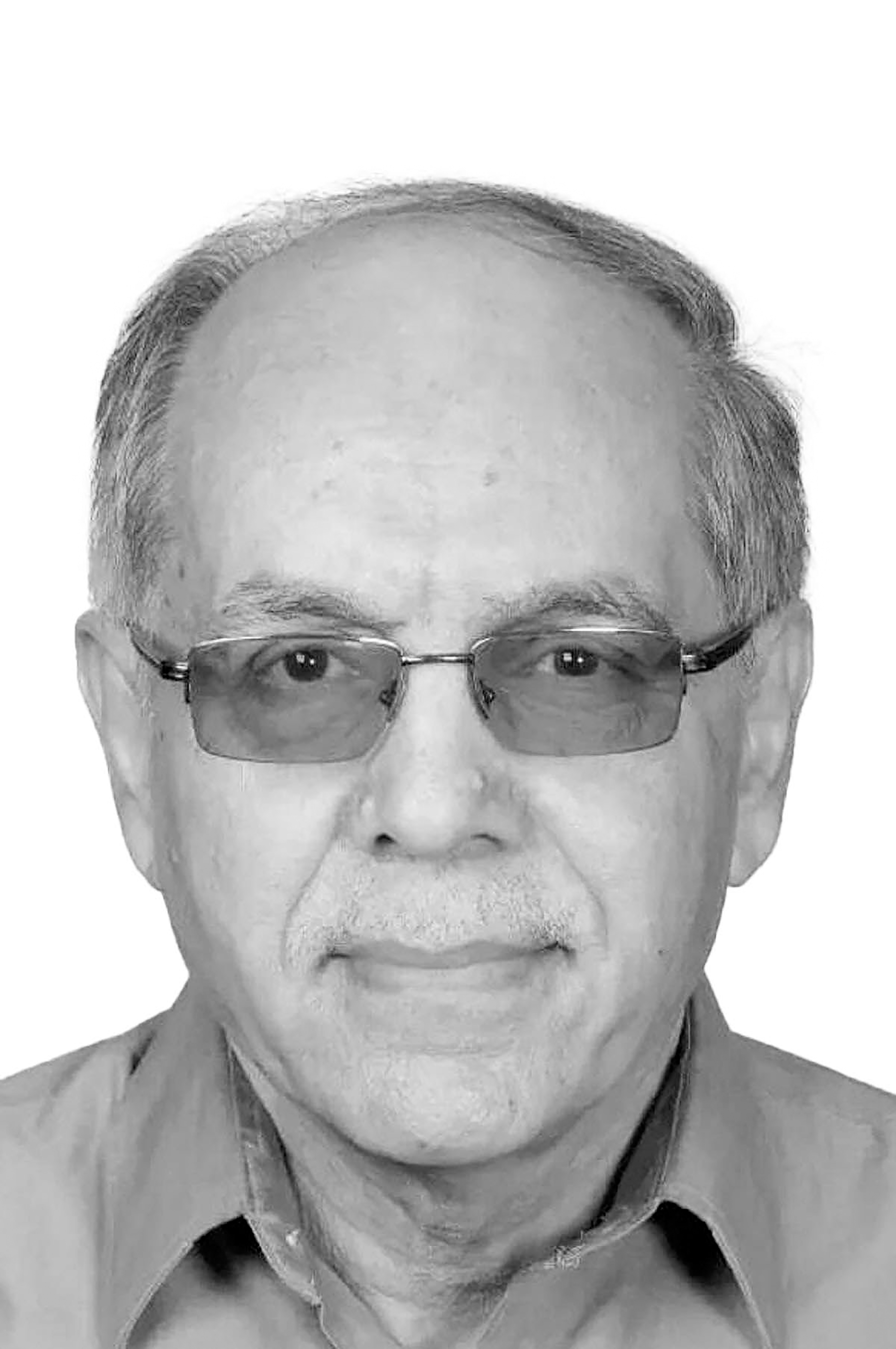 کوروش احمدی