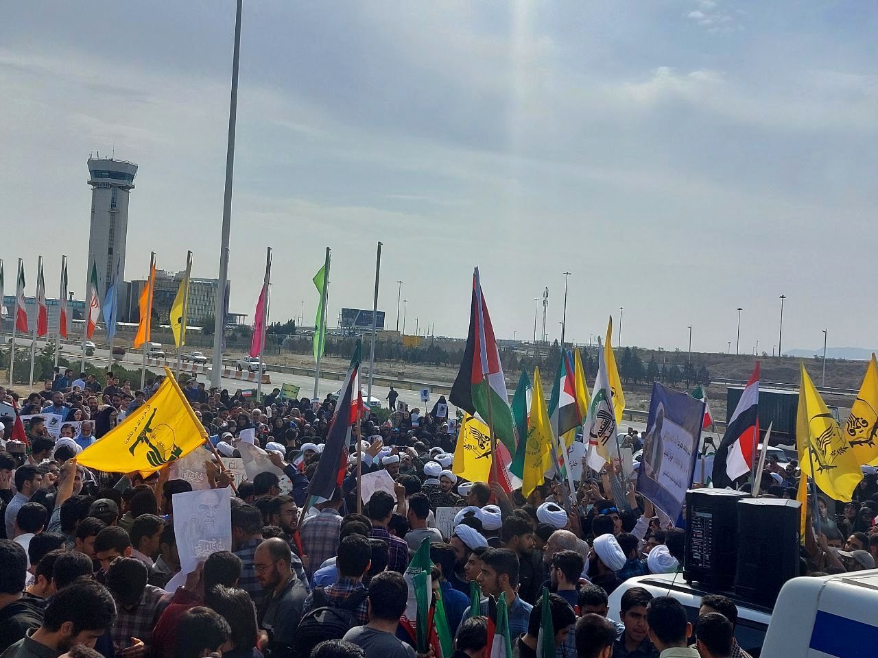 استقبال مردمی از شیخ زکزاکی در بدو ورود به تهران 9
