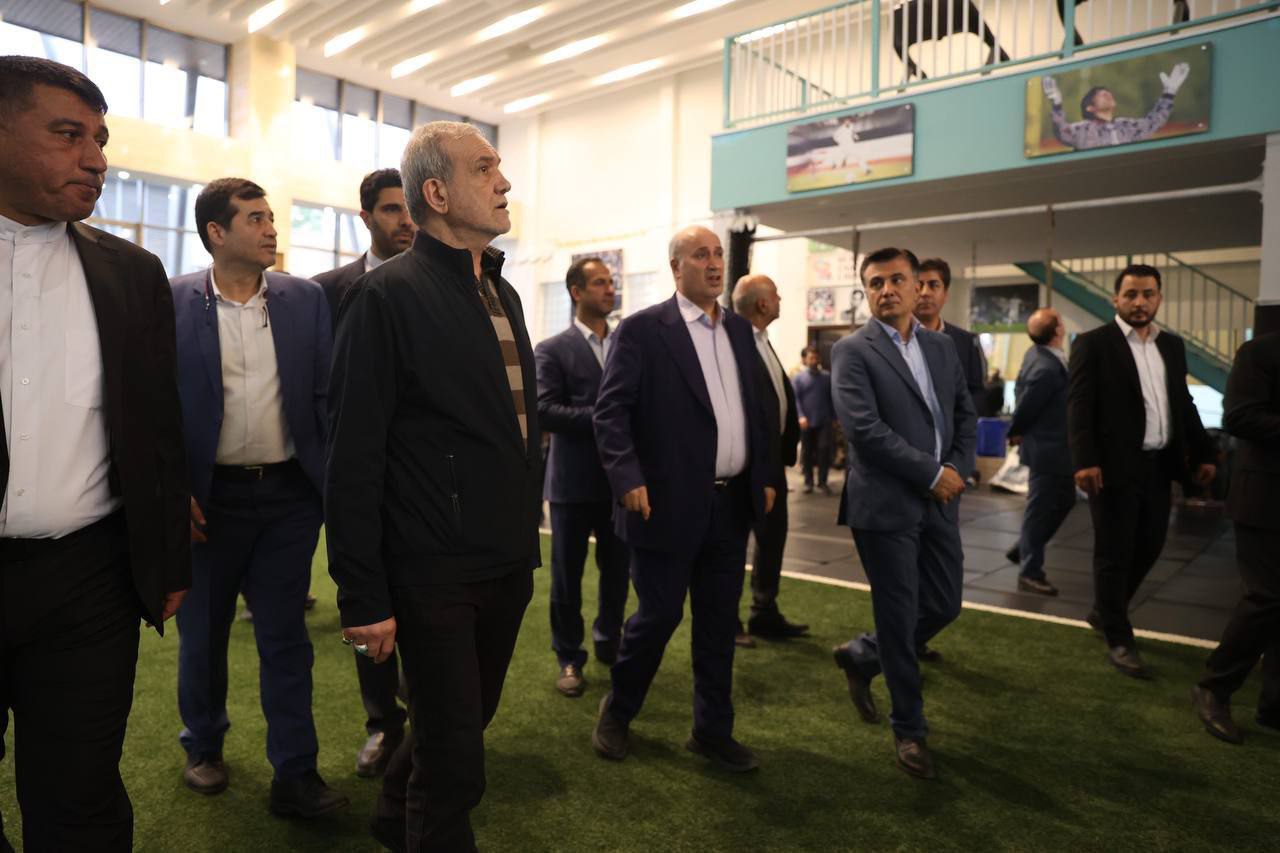 پزشکیان در اردوی تیم امید و فوتسال بانوان + عکس 2