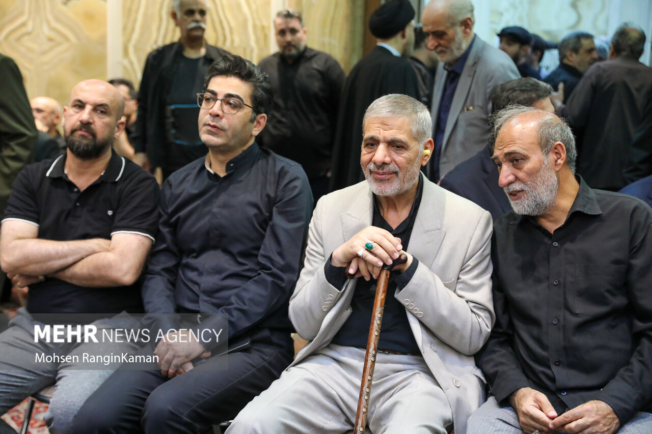 عکسی جالب از دیدار فرزاد حسنی با قالیباف در مراسم ختم احمد توکلی 2