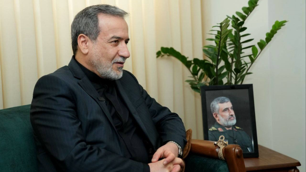 حضور عراقچی در منزل سردار شهید حاجی‌زاده + عکس 3