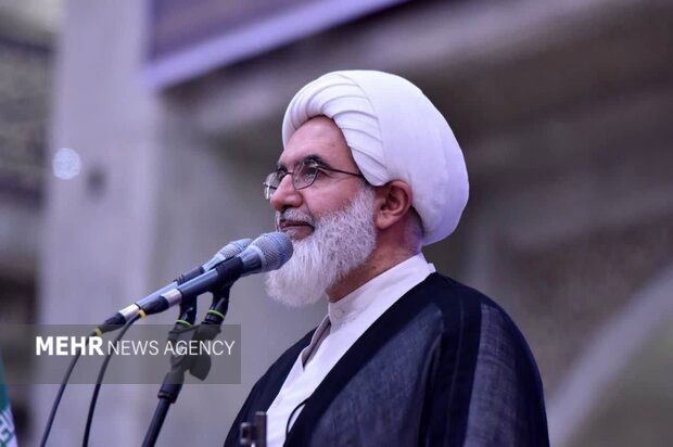 امام جمعه تهران: ترویج بی‌حیایی و هرزگی، راه میانبر جریان شیطانی برای تضعیف خانواده است/ جنگ علیه حجاب با اقدامات رضاشاه آغاز شد