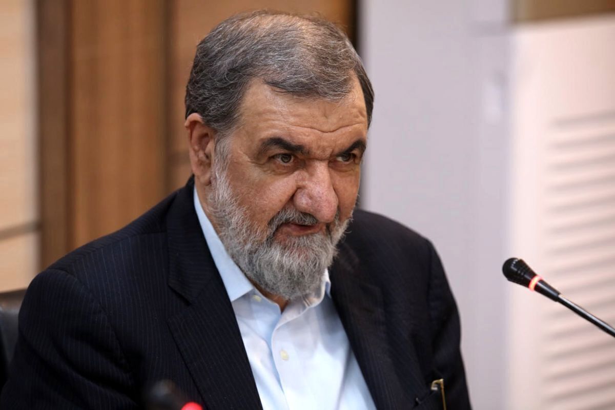 هشدار محسن رضایی به آمریکایی ها/ از مسیر جنوبی تنگه هرمز عبور نکنید/تاکنون به منافع اقتصادی آمریکا حمله نکرده‌ایم