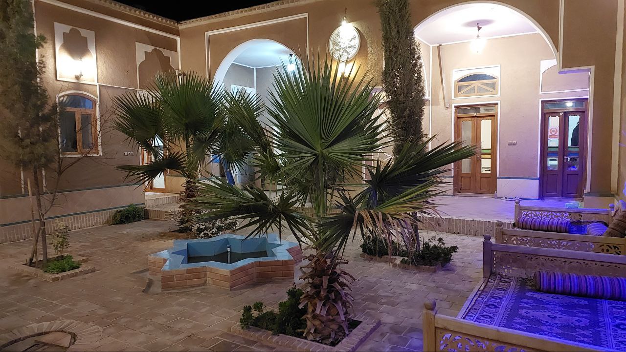 شهری سفید با رمل‌های طلایی 11