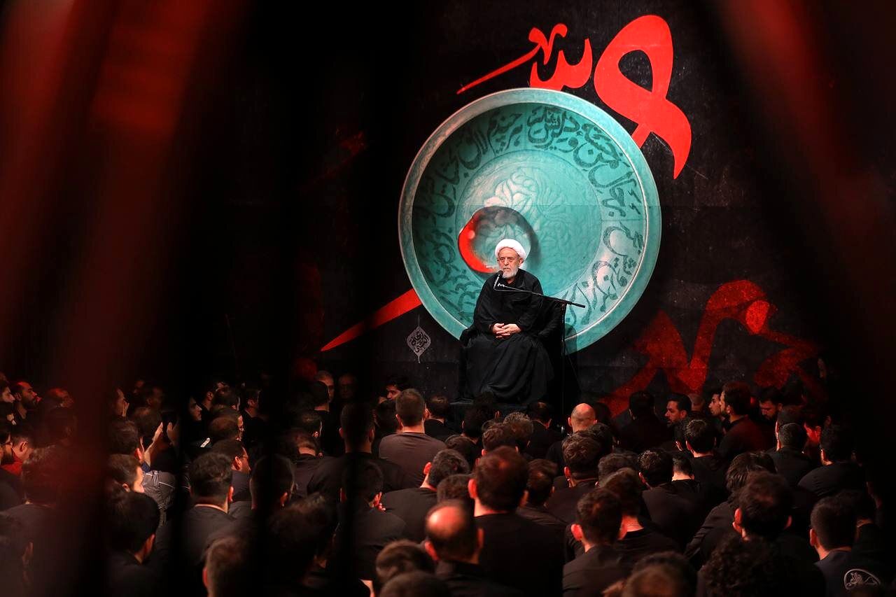 حضور علی لاریجانی در مراسم عزاداری شب تاسوعای حسینی / + عکس
