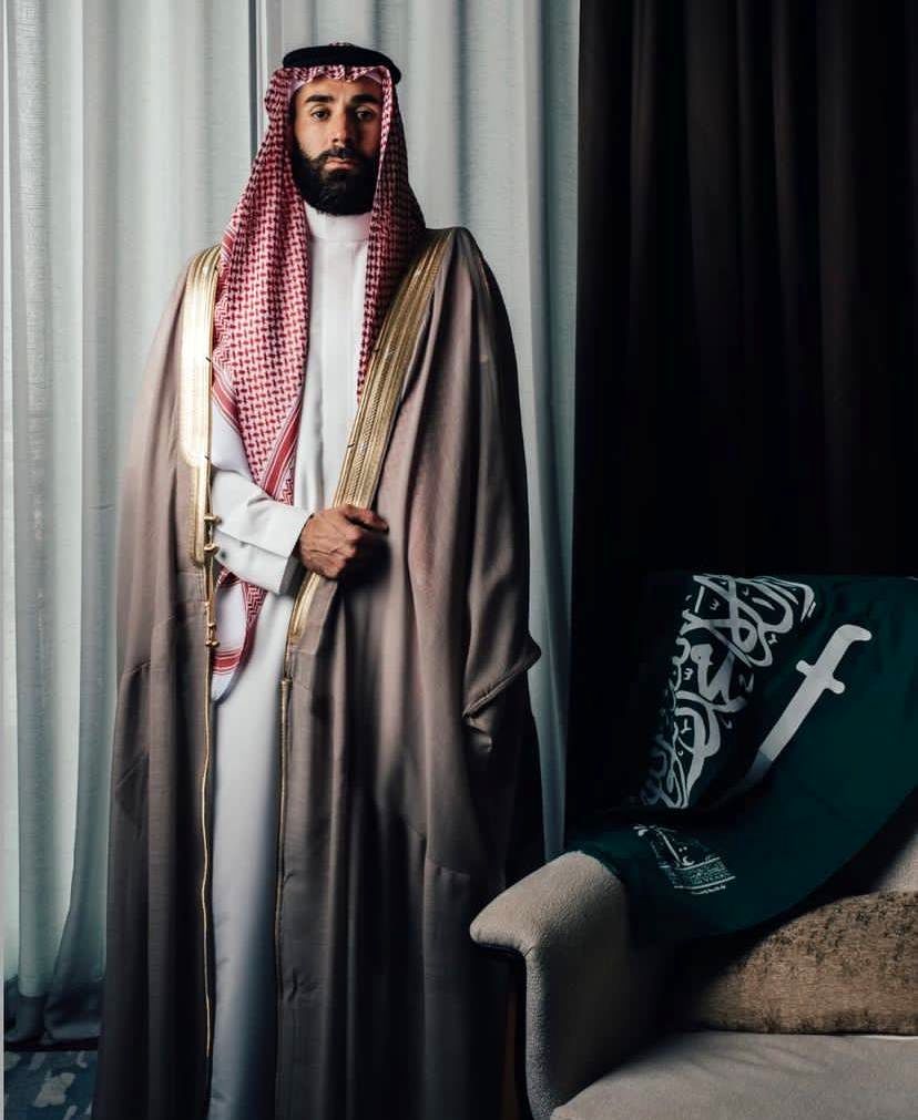 عکس| تیپ خاص بنزما با لباس عربی برای روز ملی عربستان
