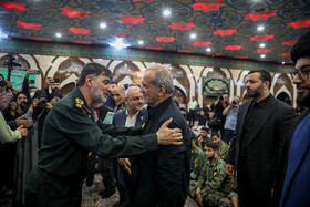 بوسه سردار رادان بر پیشانی پزشکیان + عکس 2