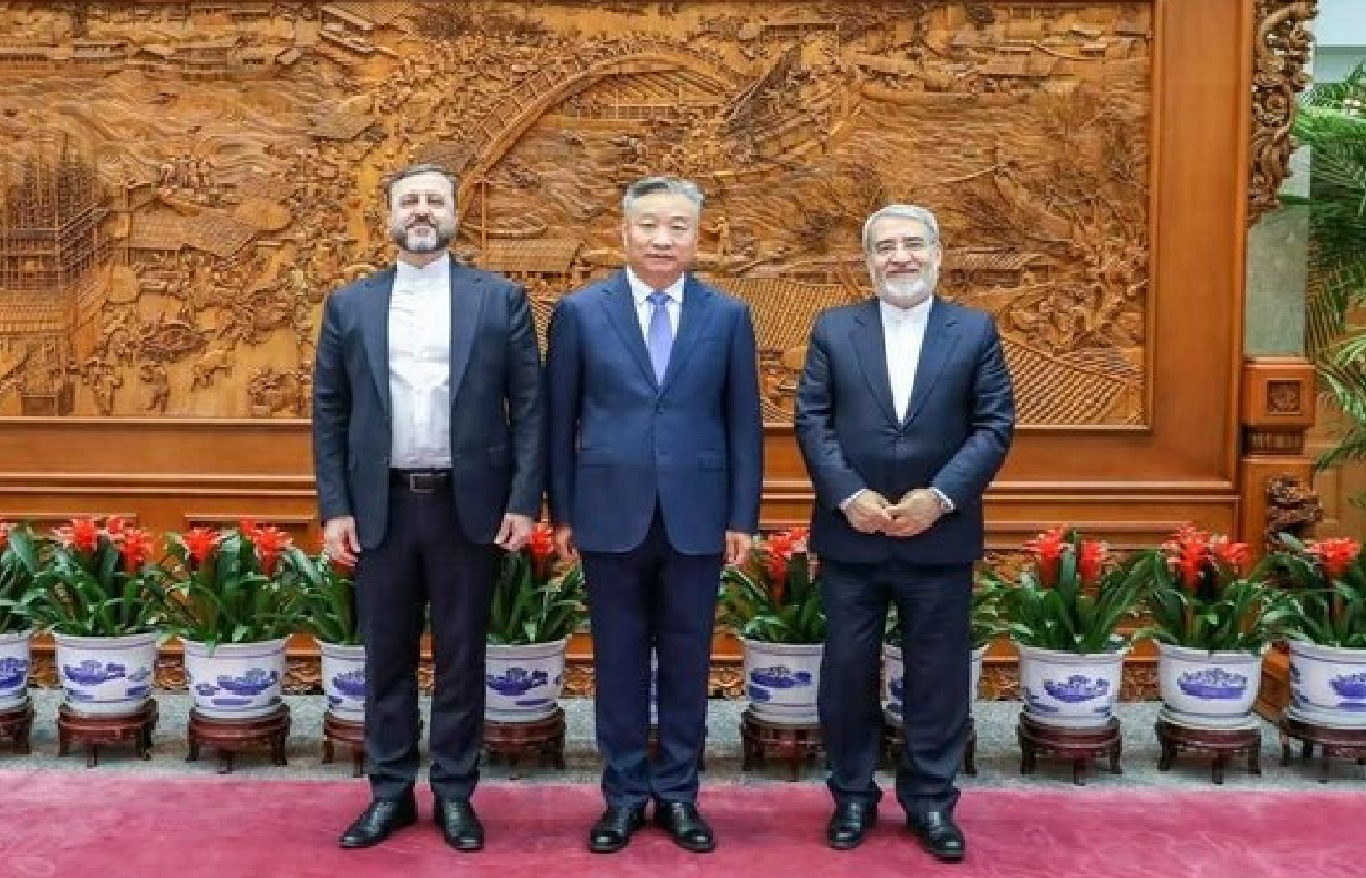 رایزنی غریب‌آبادی با مقامات چینی درباره تنگه هرمز