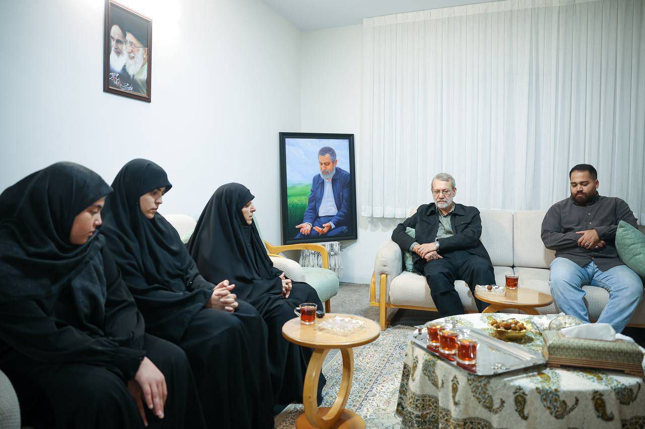 تصاویری از دیدار لاریجانی با خانواده شهید ایزدی + فیلم 4