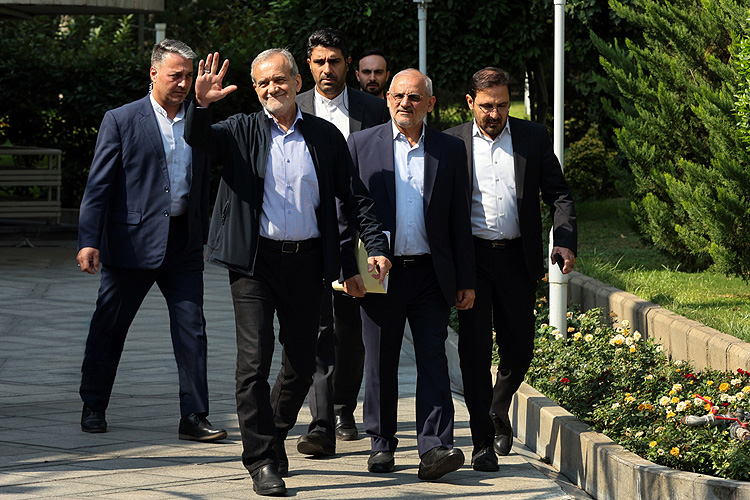 یک‌سال با سیاست داخلی دولت
