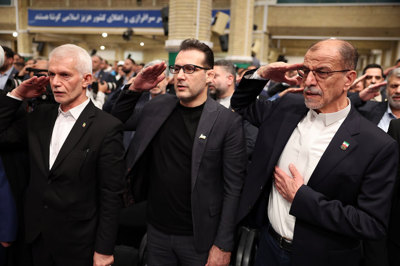 قاب هایی از حاشیه دیدار قهرمانان ورزشی و مدالآوران المپیادهای علمی با رهبر انقلاب 2
