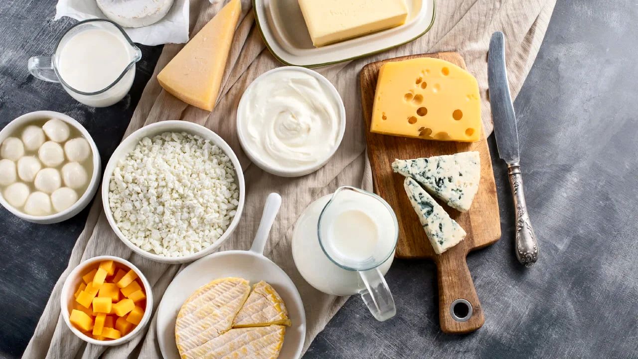 طوفان قیمت در بازار لبنیات/ قیمت شیر عجیب شد