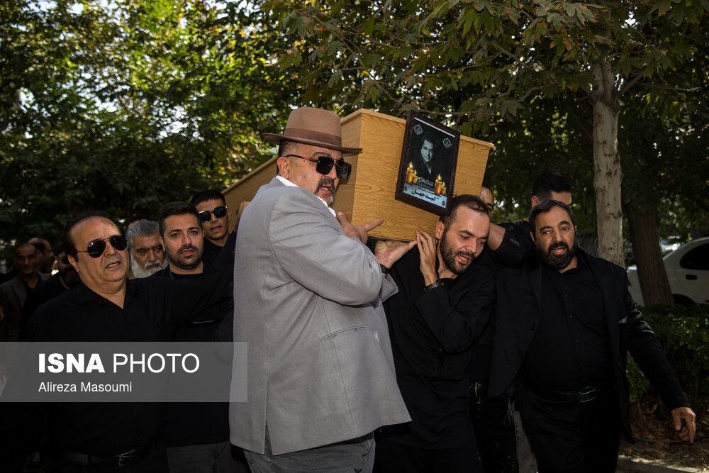 قاب‌هایی از مراسم تشییع پیکر امید جهان 2