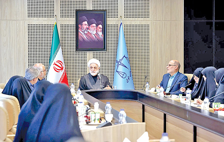 سوگیری سیاسی نداریم