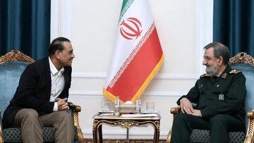 کیهان گلایه مند شد/ ملاقات فرمانده ارتش پاکستان با رئیس جمهوری هیچ ضرورتی نداشته است