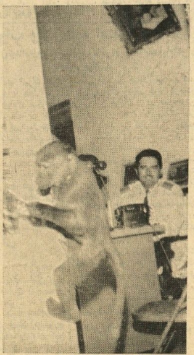 میمون در کلانتری ۹ تهران خبرساز شد/ عکس