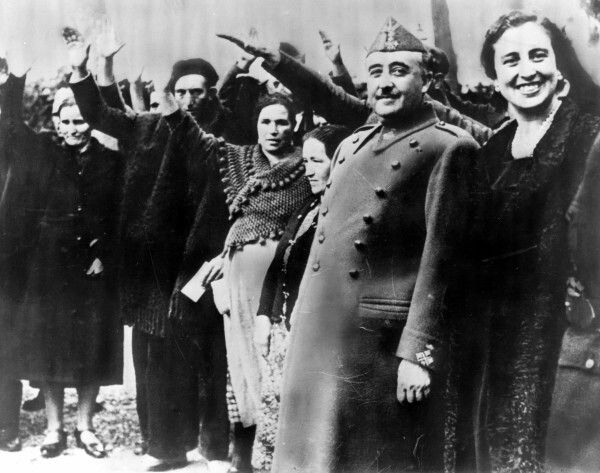 زندگی عجیب و غریب 11 زن/ اسراری که همسران صدام و هیتلر از زندگی خصوصی‌شان فاش کردند