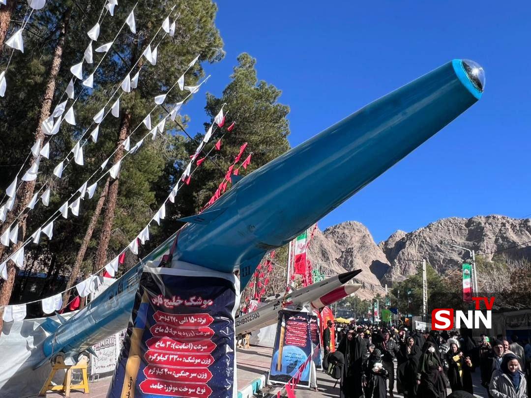 ماکت های موشک در مسیر منتهی به گلزار شهدای کرمان + عکس