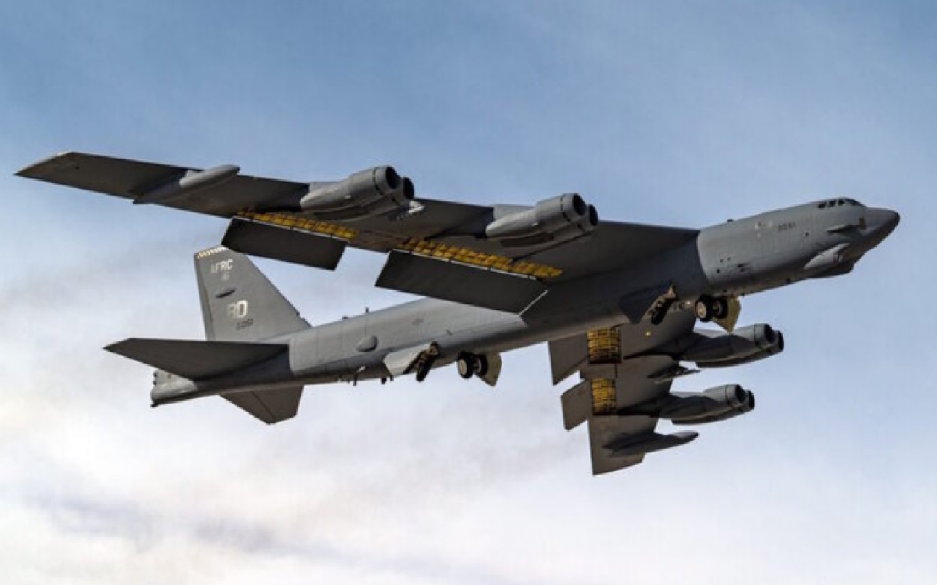 سقوط یک بمبافکن B-52 نیروی هوایی آمریکا + جزئیات