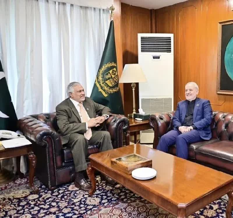 وزیر خارجه پاکستان و سفیر ایران در اسلام آباد گفت‌وگو کردند +جزئیات
