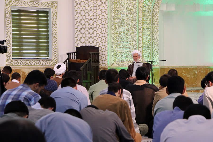 تصاویری از جلسه درس اخلاق کاظم صدیقی در حوزه علمیه ازگل 3