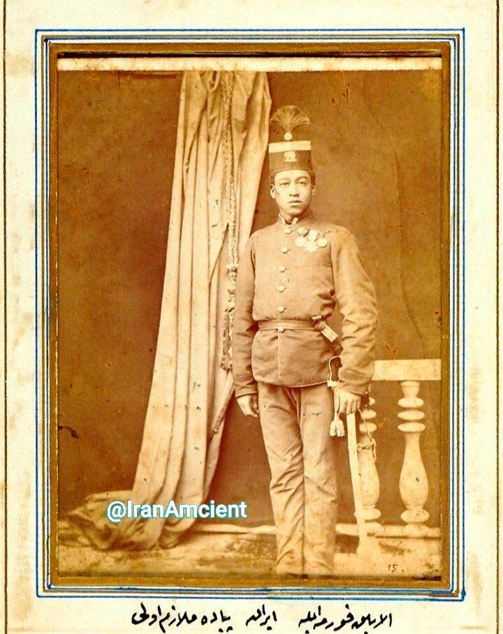 عکس دیده نشده از لباس فرم‌ یک نظامی قاجاری