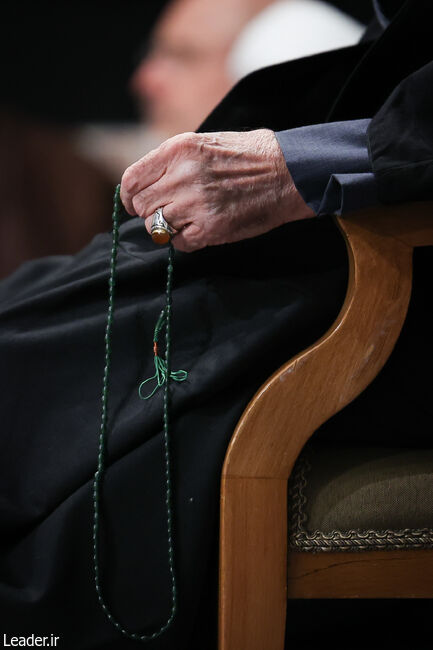 مراسم شام شهادت حضرت زهرا (س) با حضور رهبر انقلاب در حسینیه امام خمینی (ره) برگزار شد 2