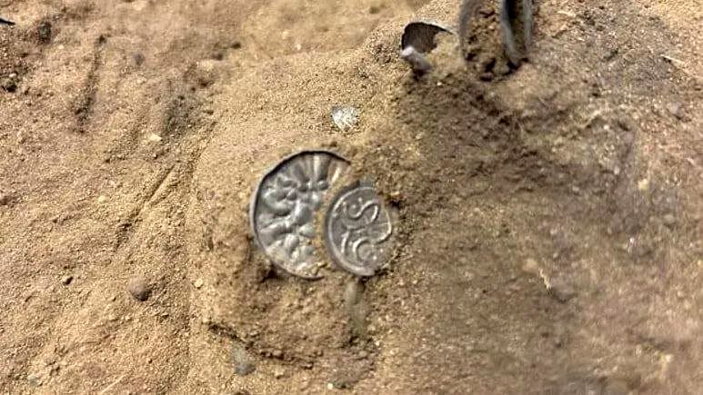 عکس | کشف گنج هزار ساله توسط دختربچه دانمارکی!