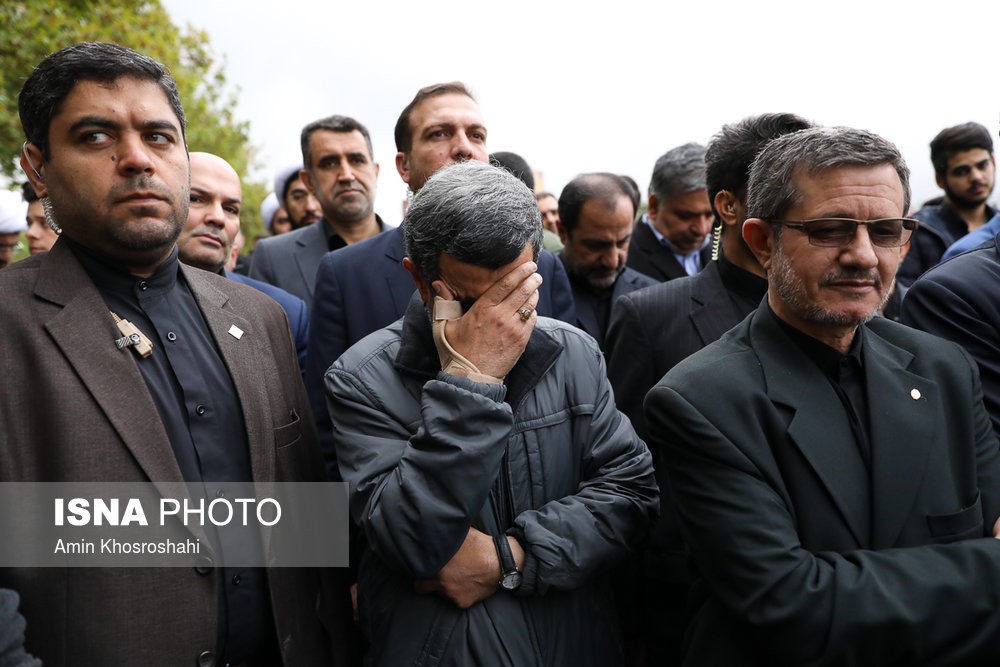 روایتی از رفتار ناپسند احمدینژاد در مراسم سالگرد رهبر فقید