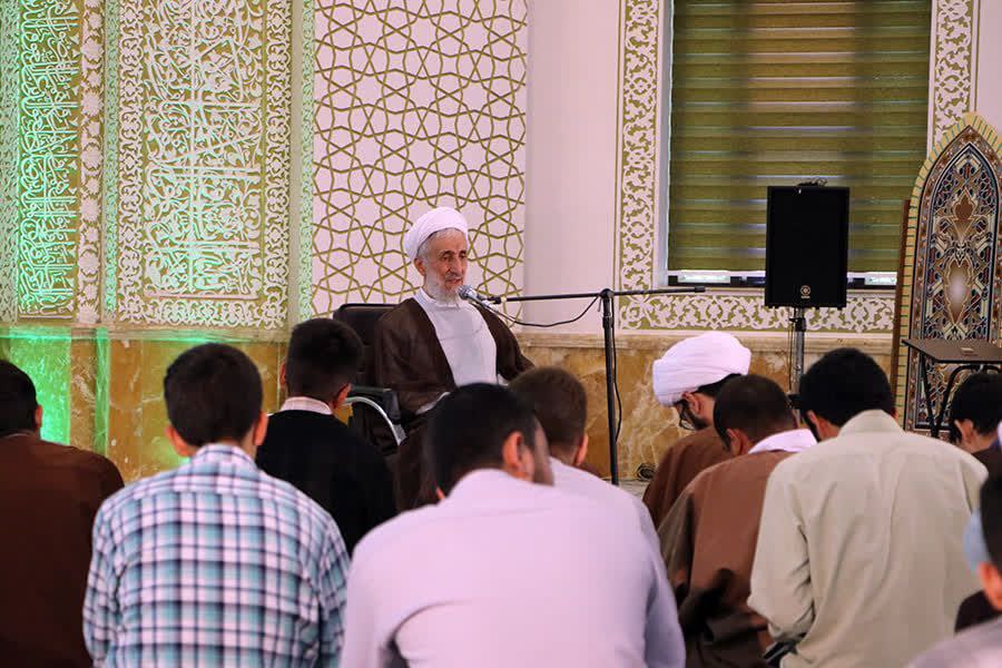 تصاویری از جلسه درس اخلاق کاظم صدیقی در حوزه علمیه ازگل 2