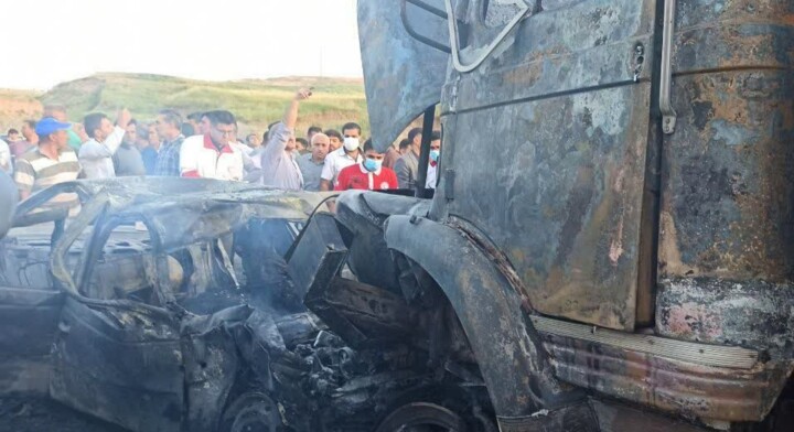 تصادف خونین کامیون با پژو / هر دو خودرو طعمه شعله‌ها شدند + عکس 3