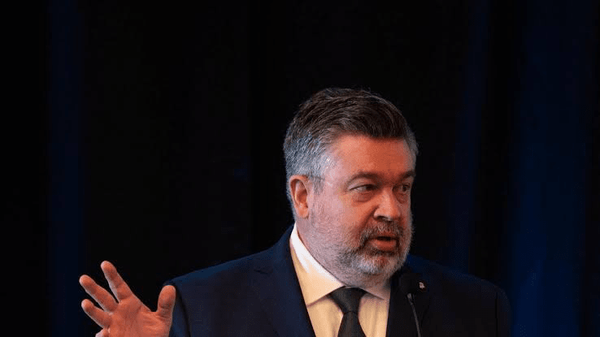 مشاور ارشد ترامپ برکنار شد/ چه کسی جایگزین او شد؟