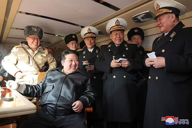 کیم دستور آمادگی دریایی برای مقابله با اقدامات کره جنوبی را صادر کرد