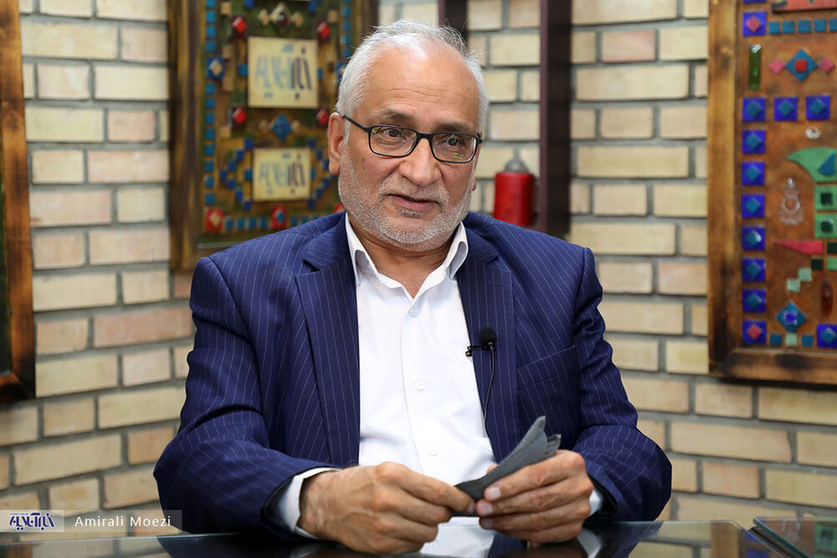 برخی به اسم دفاع از نظام دقیقاً در زمین نتانیاهو بازی می‌کنند