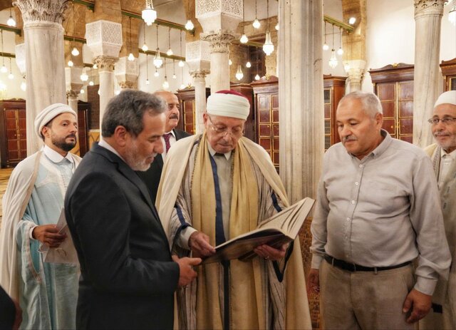 دیدار عراقچی با مفتی کل تونس / وزیر امور خارجه به مسجد «جامع الزیتونه» رفت + عکس 3