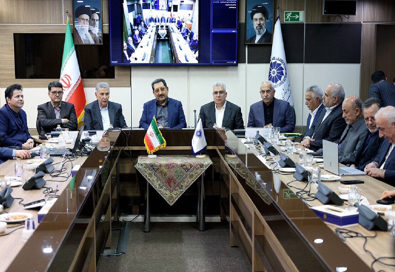 اتابک: بیان دغدغه ها باید به توسعه اقتصادی منجر شود/ سیاستهای تجاری نسبت به سیاستهای ارزی، ارجحیت دارد