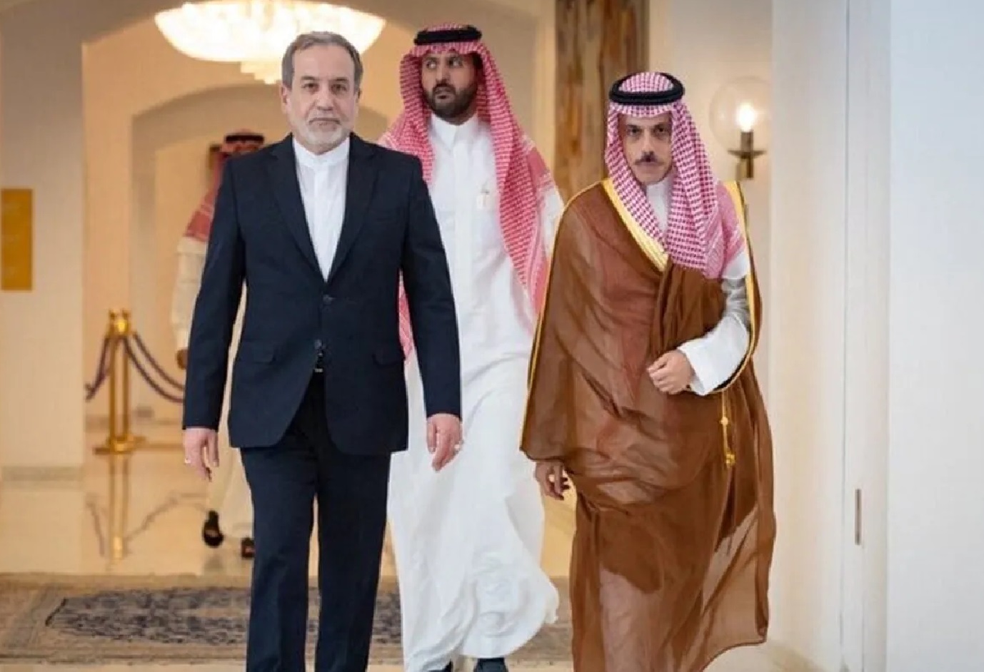 تماس تلفنی وزیر خارجه عربستان و عراقچی