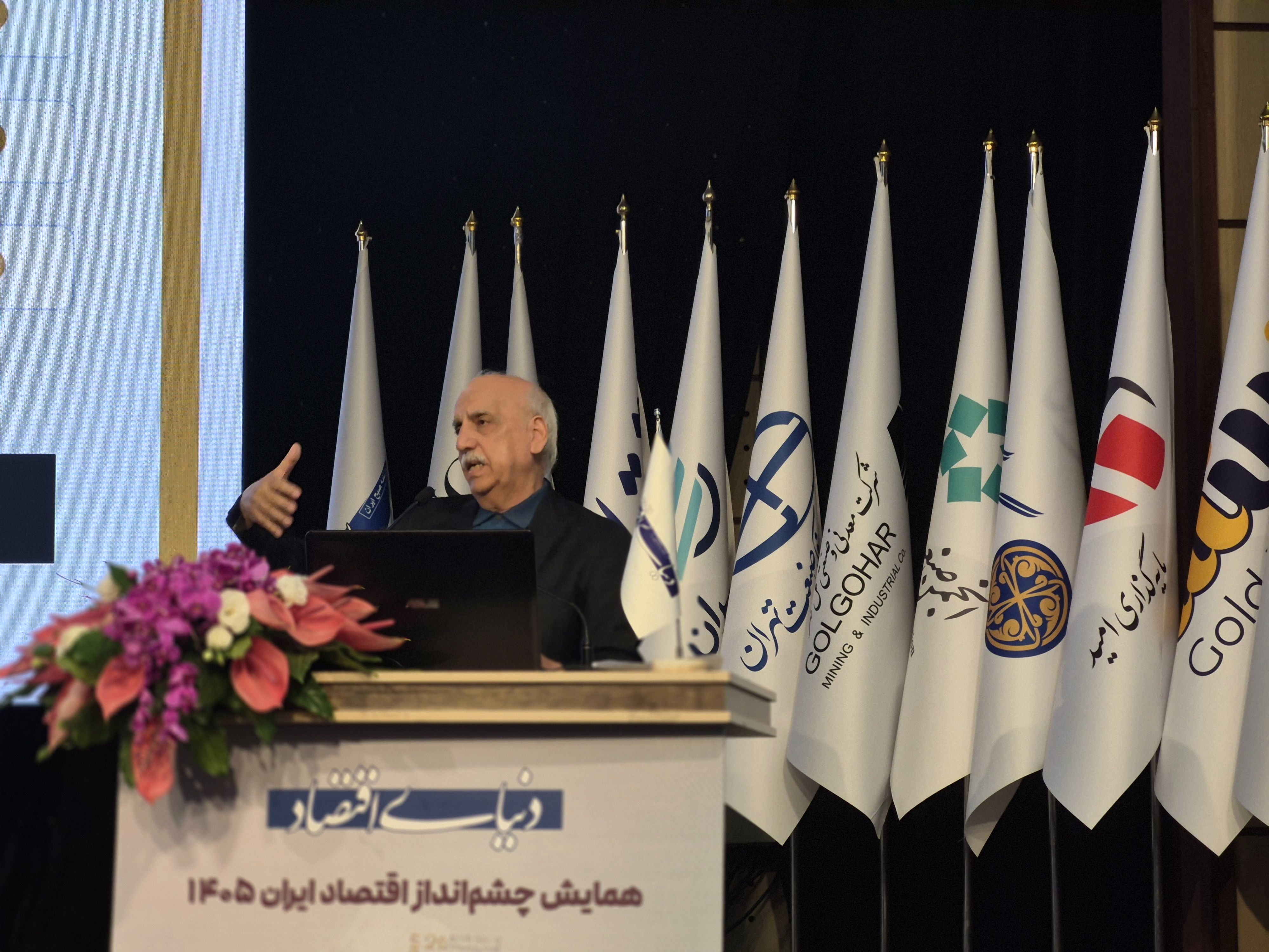 عبده تبریزی: بانکها و بازار سرمایه رقیب یکدیگر نیستند/ نظام مالی بهتنهایی قادر به خلق ثروت نیست/ تصمیمهای پیشرو میتواند مسیر آینده اقتصاد ایران را تعیین کند