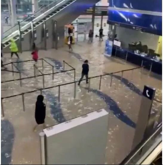 فرودگاه دبی را آب بُرد+فیلم