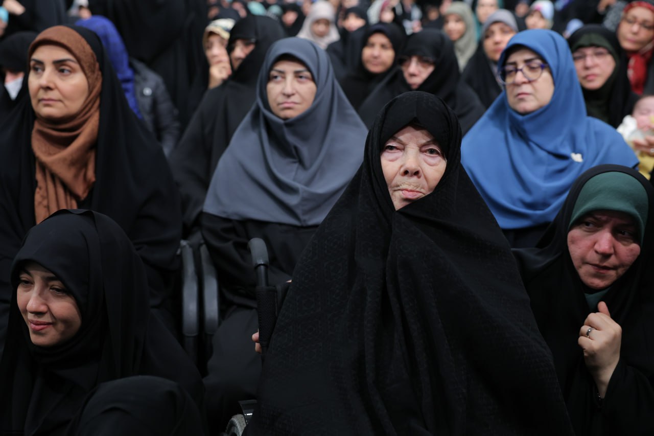 قاب‌هایی از دیدار رهبر انقلاب با زنان و دختران 5
