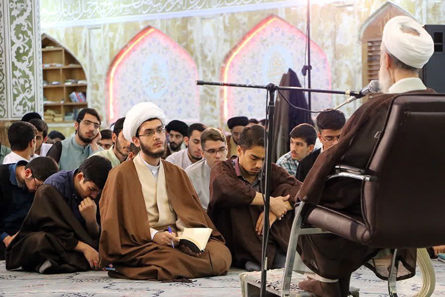تصاویری از جلسه درس اخلاق کاظم صدیقی در حوزه علمیه ازگل 6