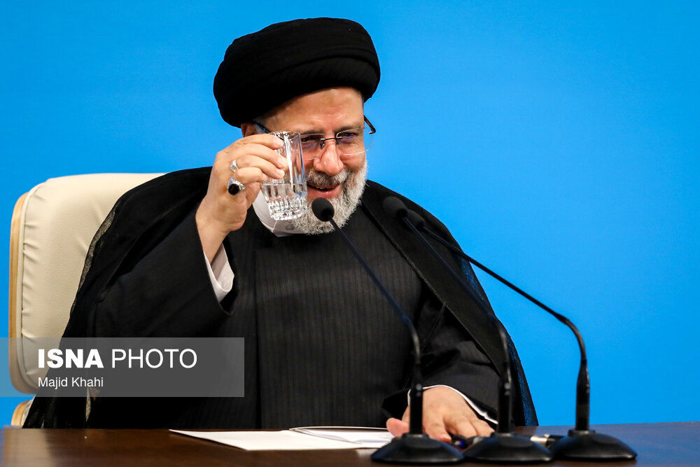 ماجرای این عکس جالب رئیسی چیست؟ 2