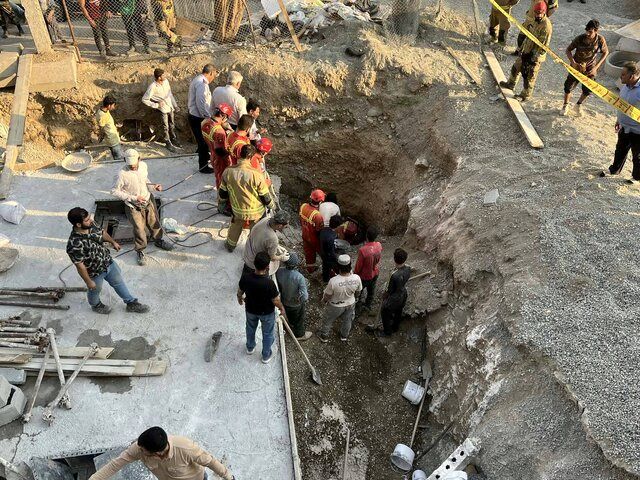 مرگ یک کارگر درپی ریزش دیواره‌های چاه در غرب تهران/ عکس