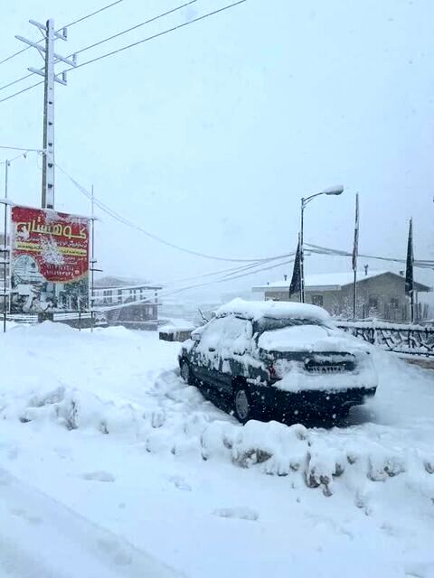 بارش شدید برف و یخبندان در محور کجور/ رانندگان بدون زنجیر چرخ تردد نکنند