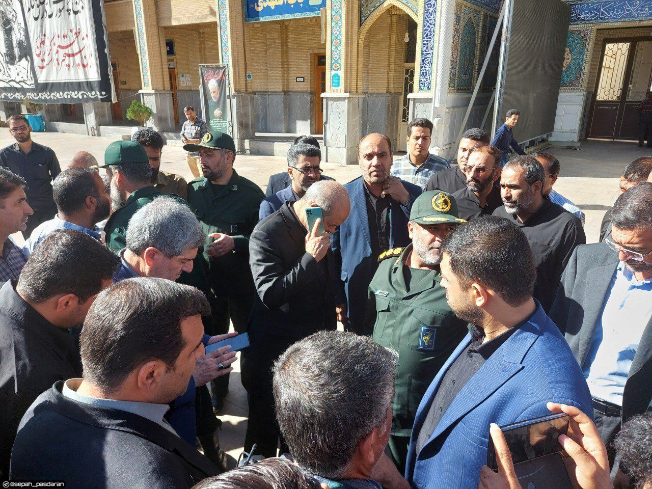 عکسی از وزیر کشور در شیراز برای بررسی حادثه تروریستی